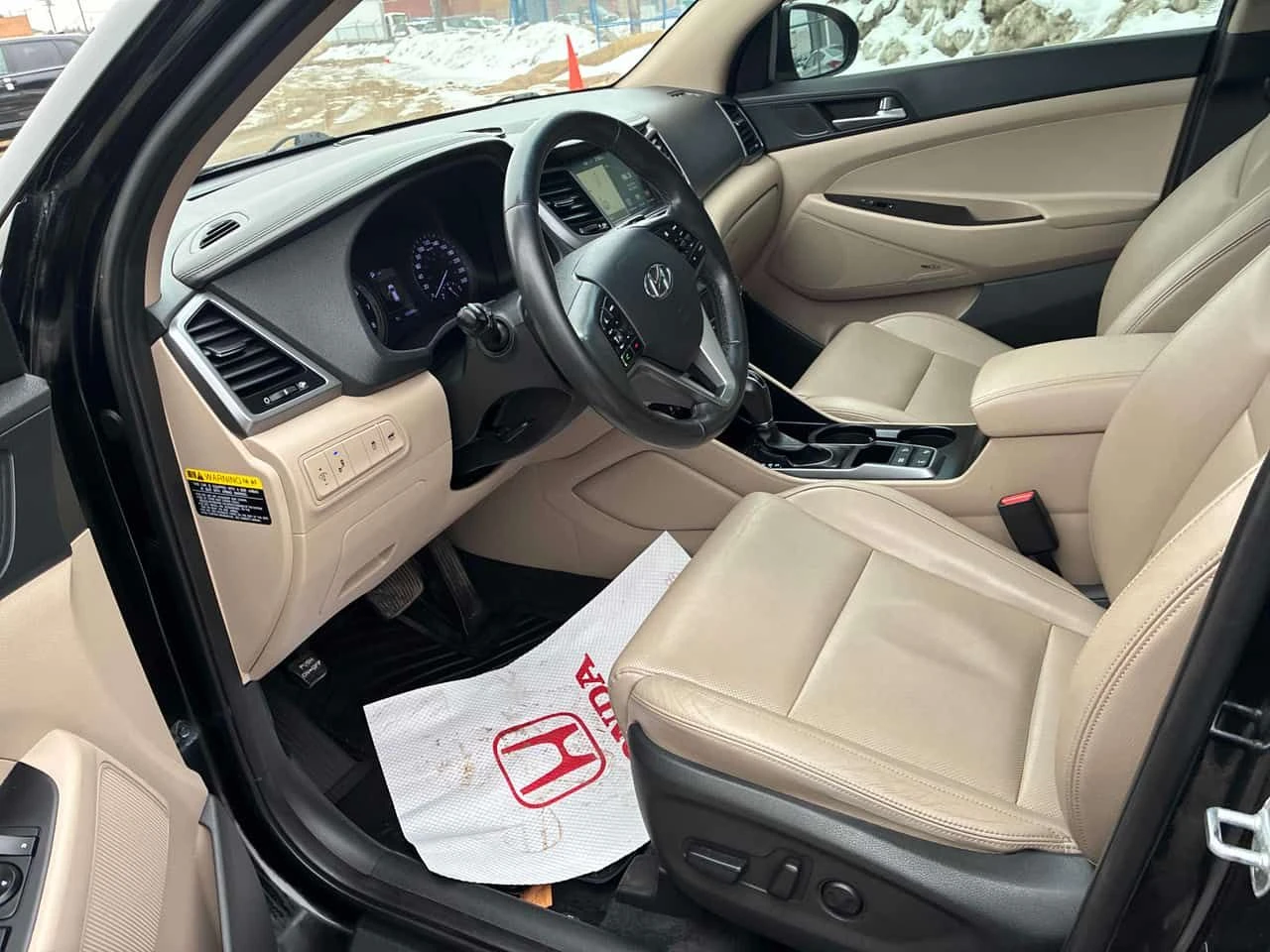 Hyundai Tucson * Luxury * ПОДГРЕВ * ОТ ПРЕДСТАВИТЕЛСТВО, снимка 7 - Автомобили и джипове - 54111129