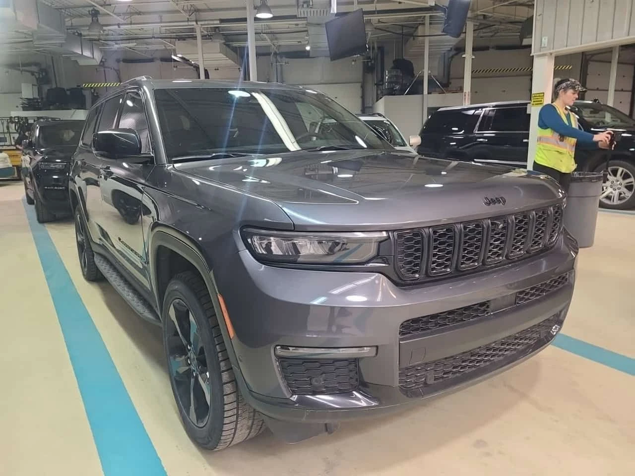 Jeep Grand cherokee LIMITED| ОБДУХВАНЕ| 360 КАМЕРИ| ПАНОРАМА| 2 КЛЮЧА|, снимка 2 - Автомобили и джипове - 54111683