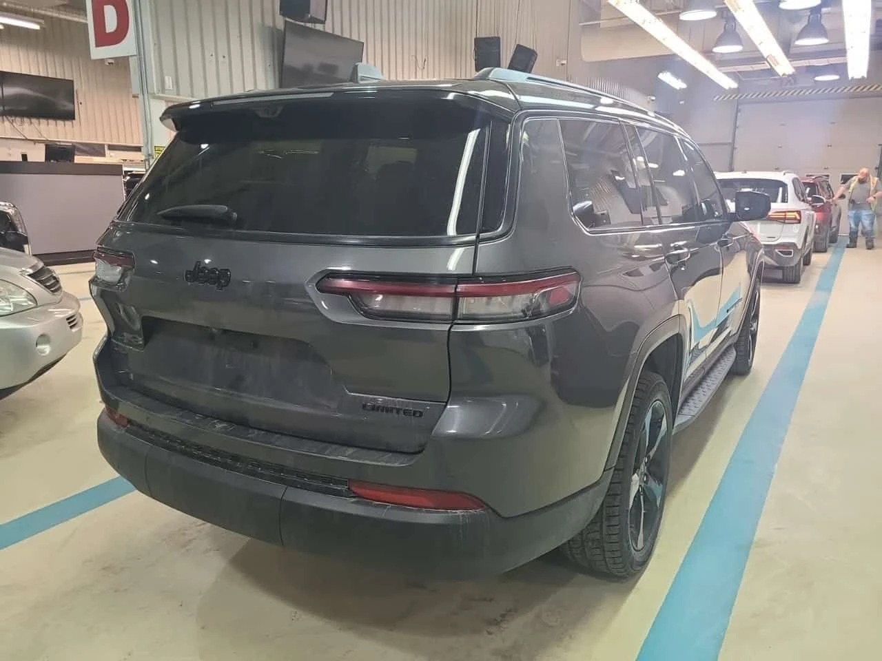 Jeep Grand cherokee LIMITED| ОБДУХВАНЕ| 360 КАМЕРИ| ПАНОРАМА| 2 КЛЮЧА|, снимка 3 - Автомобили и джипове - 54111683