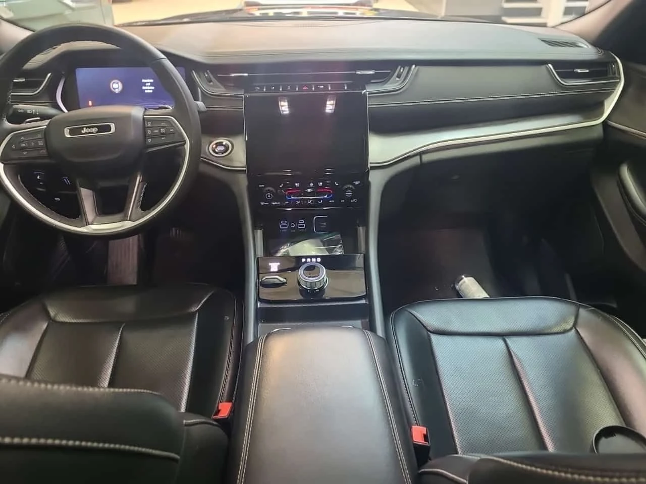 Jeep Grand cherokee LIMITED| ОБДУХВАНЕ| 360 КАМЕРИ| ПАНОРАМА| 2 КЛЮЧА|, снимка 9 - Автомобили и джипове - 54111683