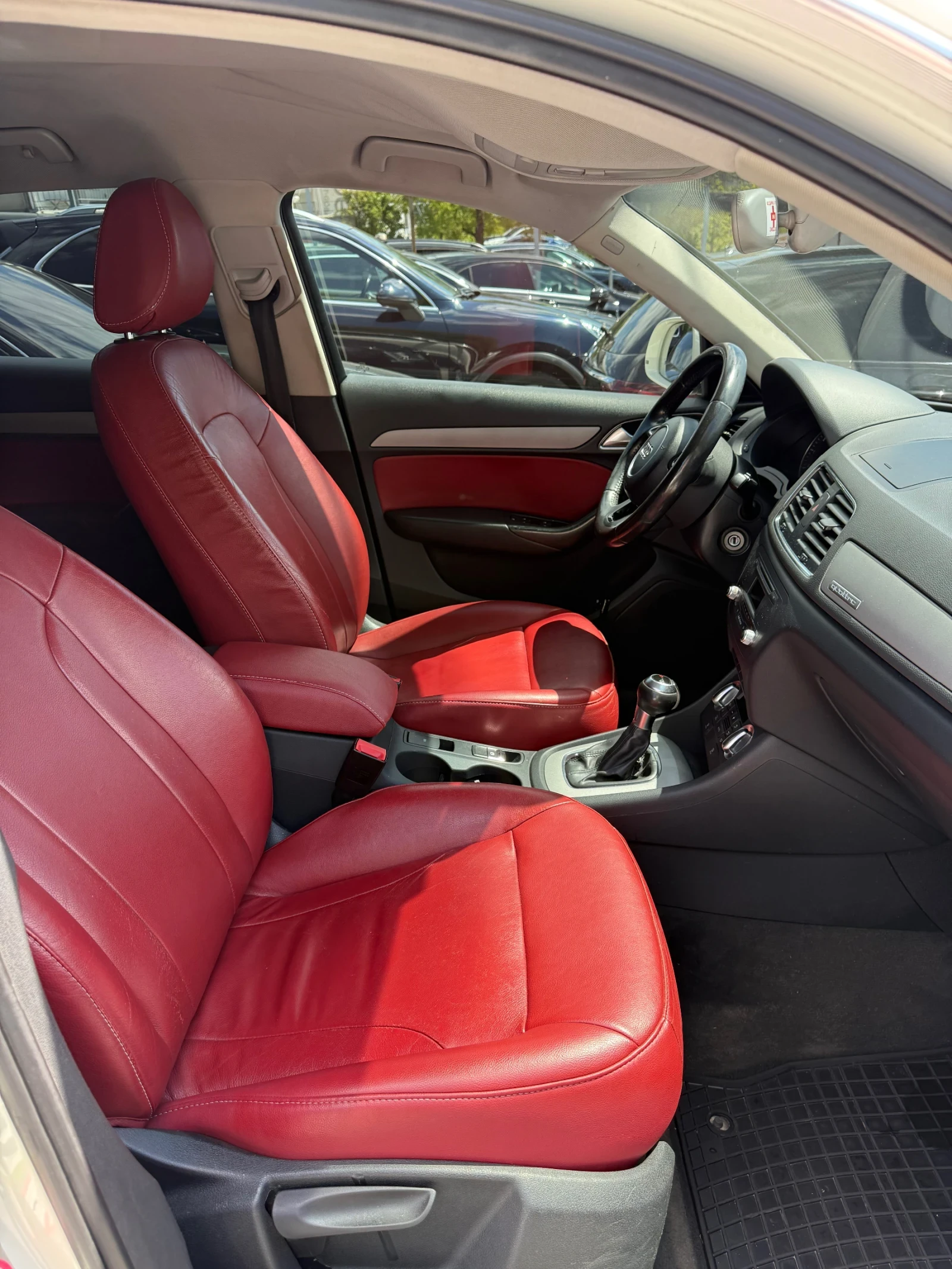 Audi Q3 2.0TDI / QUATTRO, снимка 7 - Автомобили и джипове - 54410989