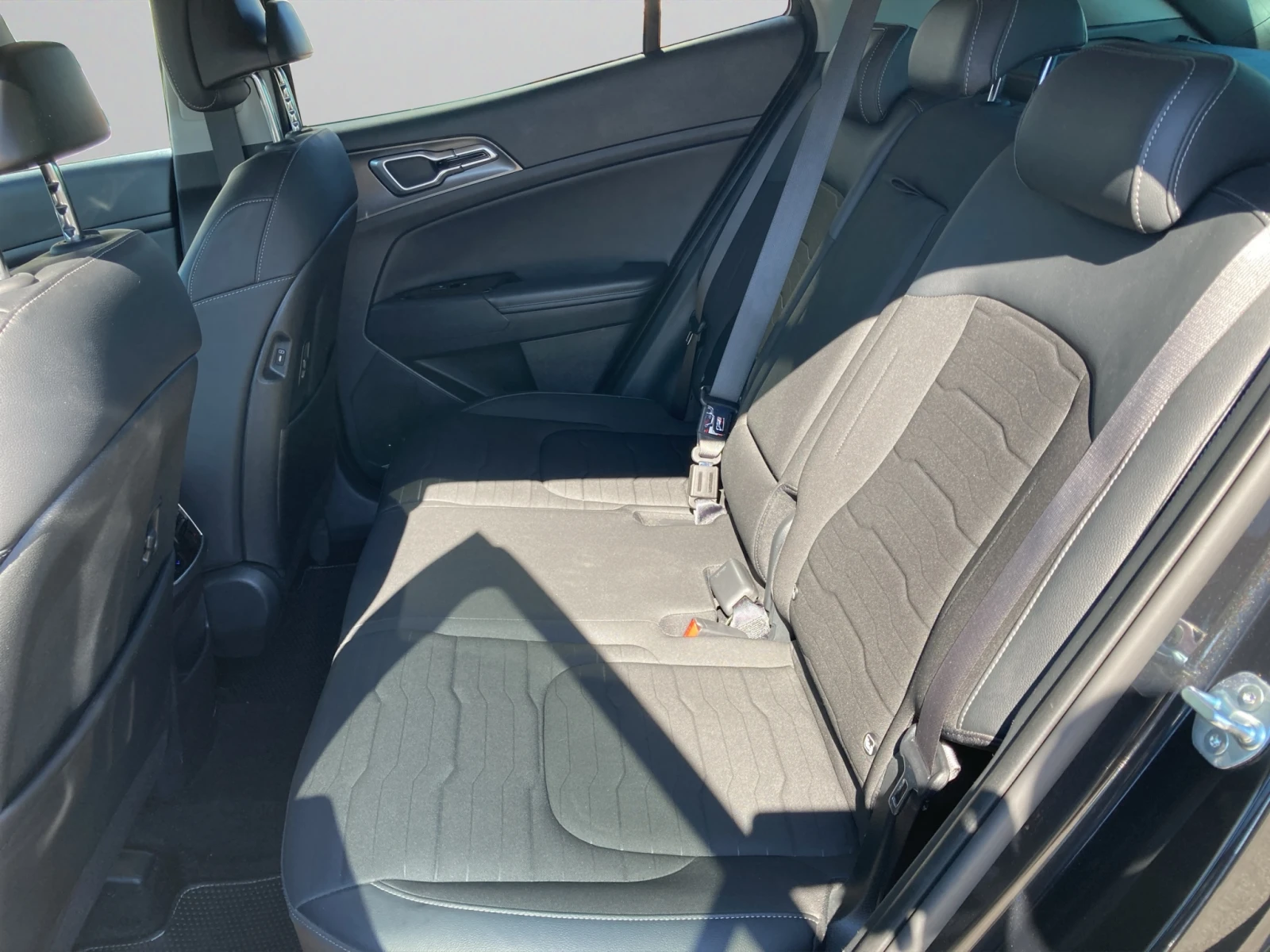 Kia Sportage Design 1.6T-GDI HEV 230hp, снимка 11 - Автомобили и джипове - 54697958