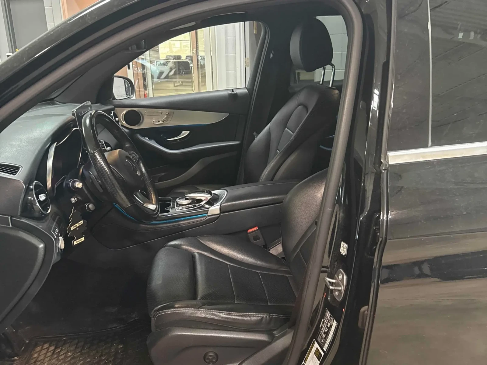 Mercedes-Benz GLC 300 * CARFAX * БЕЗ ПЪРВОНАЧАЛНА ВНОСКА, снимка 7 - Автомобили и джипове - 54993218