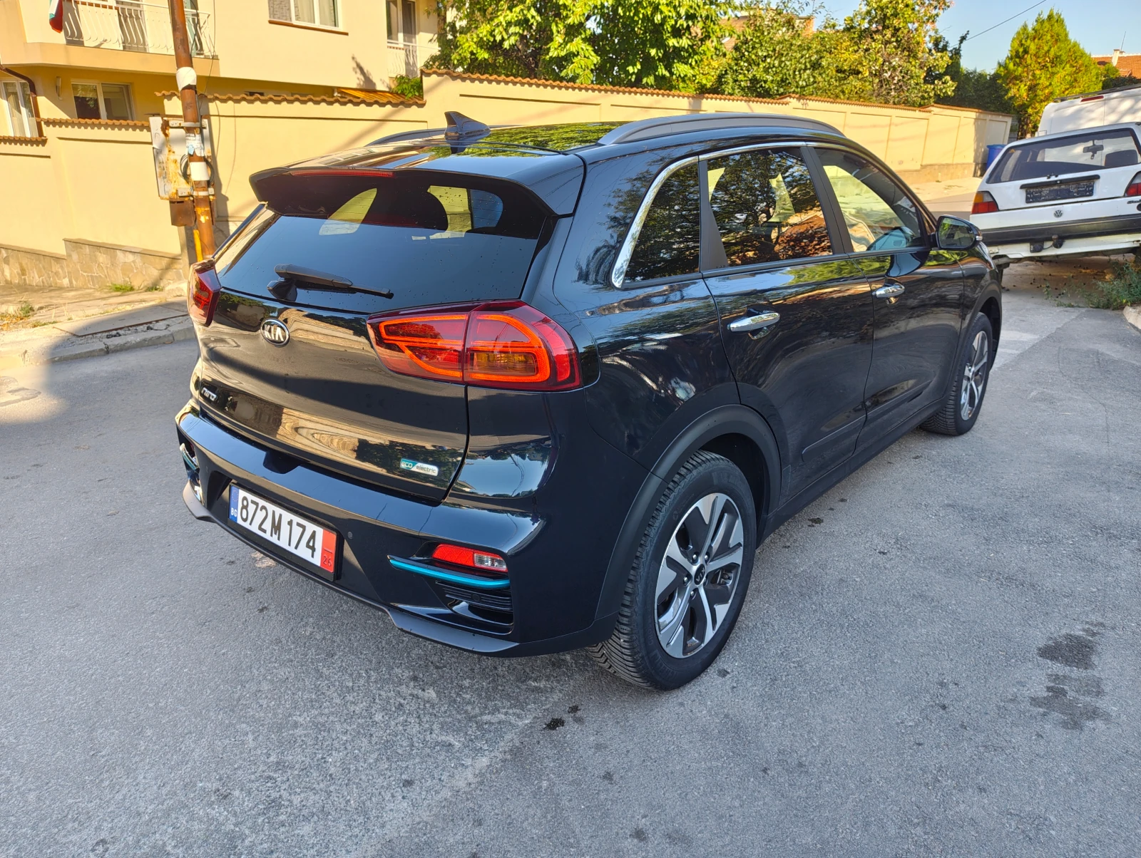 Kia Niro 65KWh* SOH 100%* EXECUTIVE LINE* LED* , снимка 3 - Автомобили и джипове - 55674476