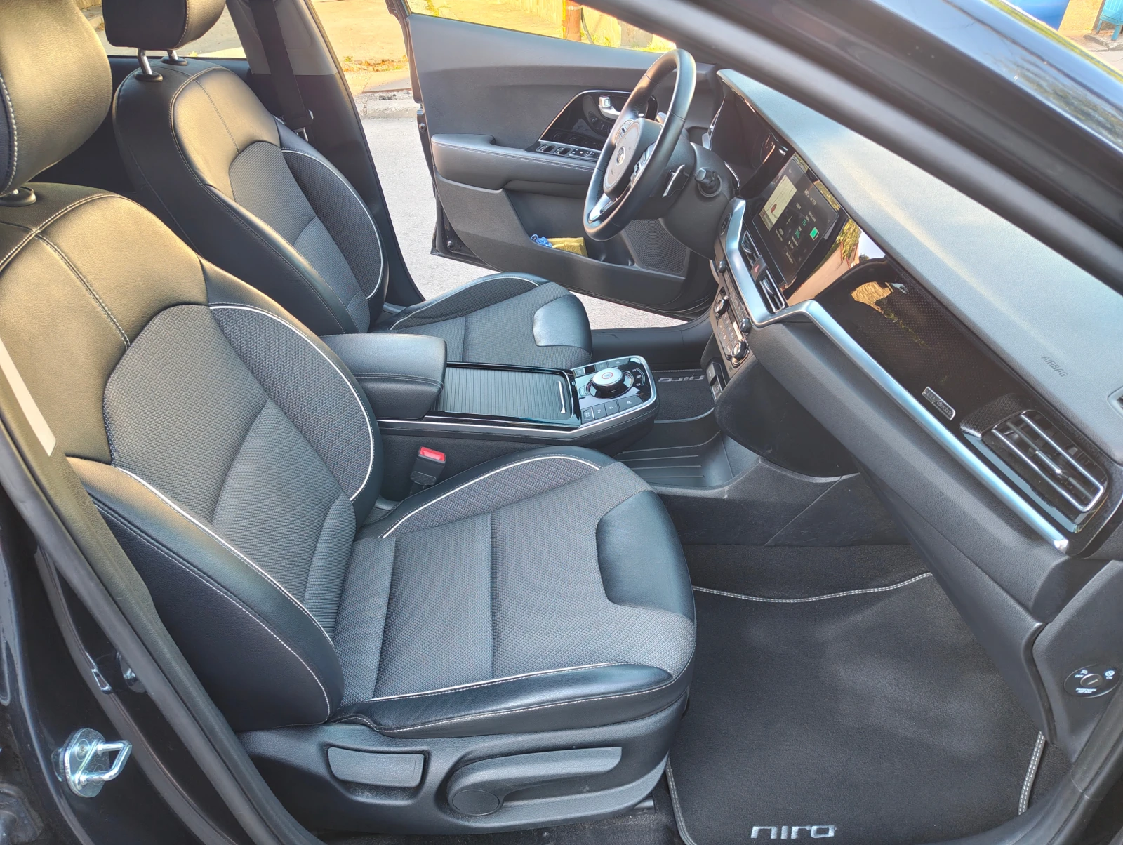 Kia Niro 65KWh* SOH 100%* EXECUTIVE LINE* LED* , снимка 13 - Автомобили и джипове - 55674476