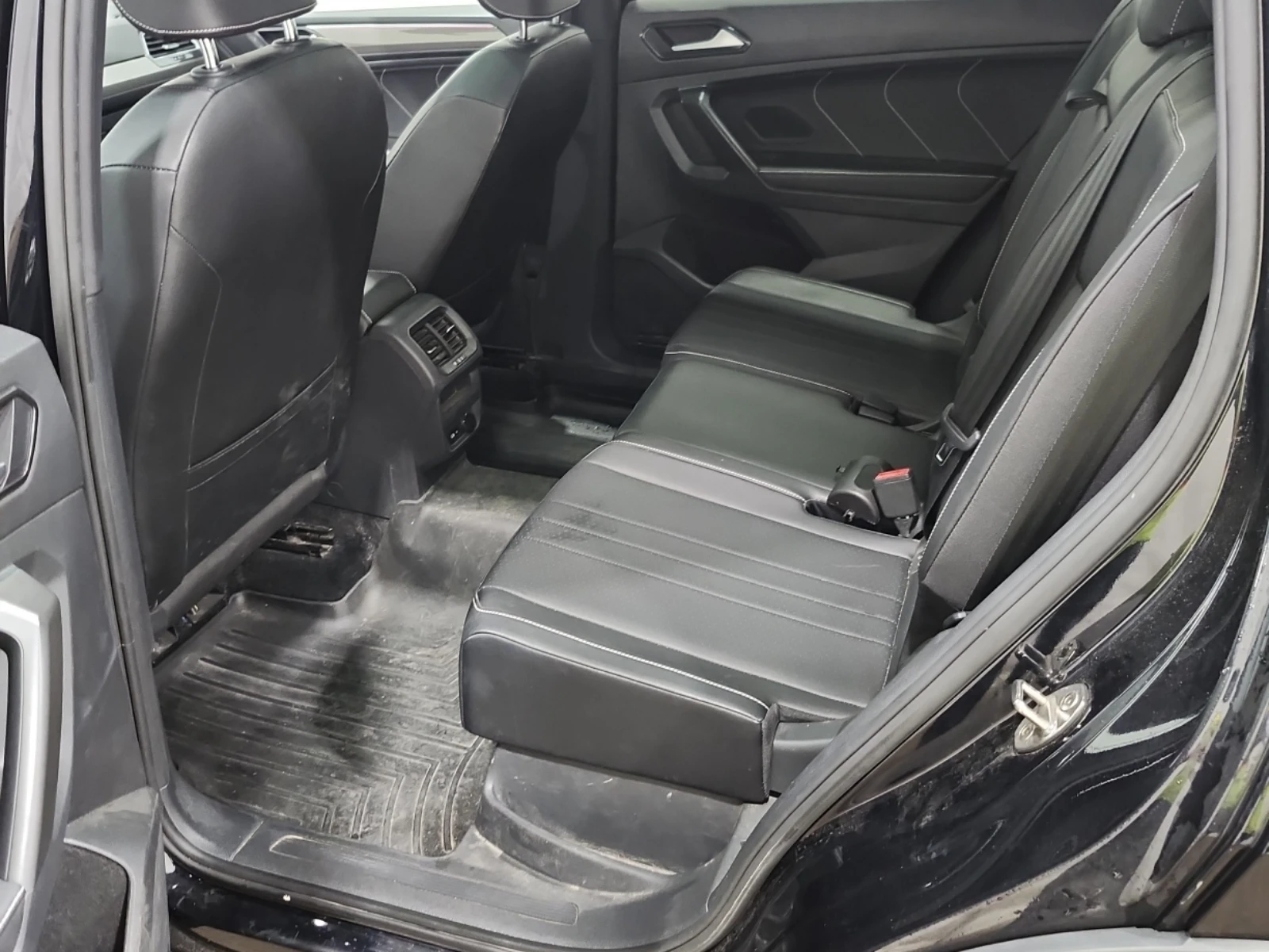 VW Tiguan COMFORTLINE R-LINE BLACK EDITION / Carfax / , снимка 11 - Автомобили и джипове - 55993278