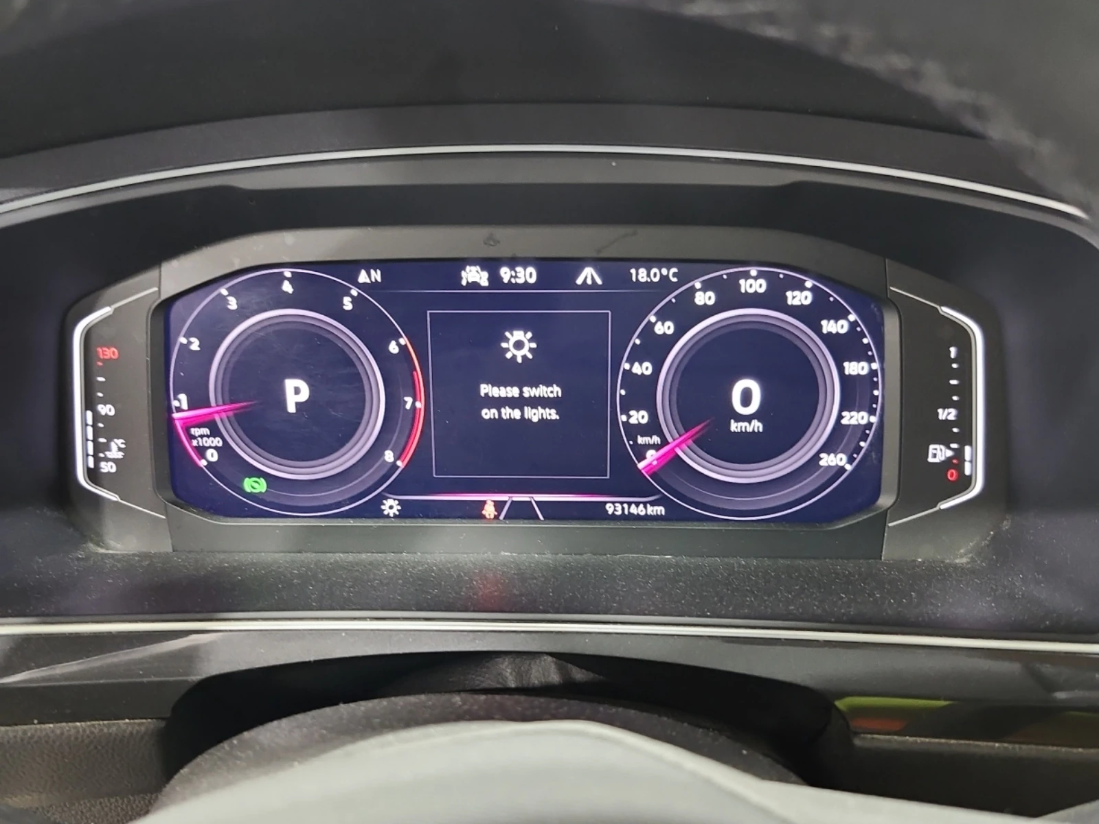 VW Tiguan COMFORTLINE R-LINE BLACK EDITION / Carfax / , снимка 9 - Автомобили и джипове - 55993278