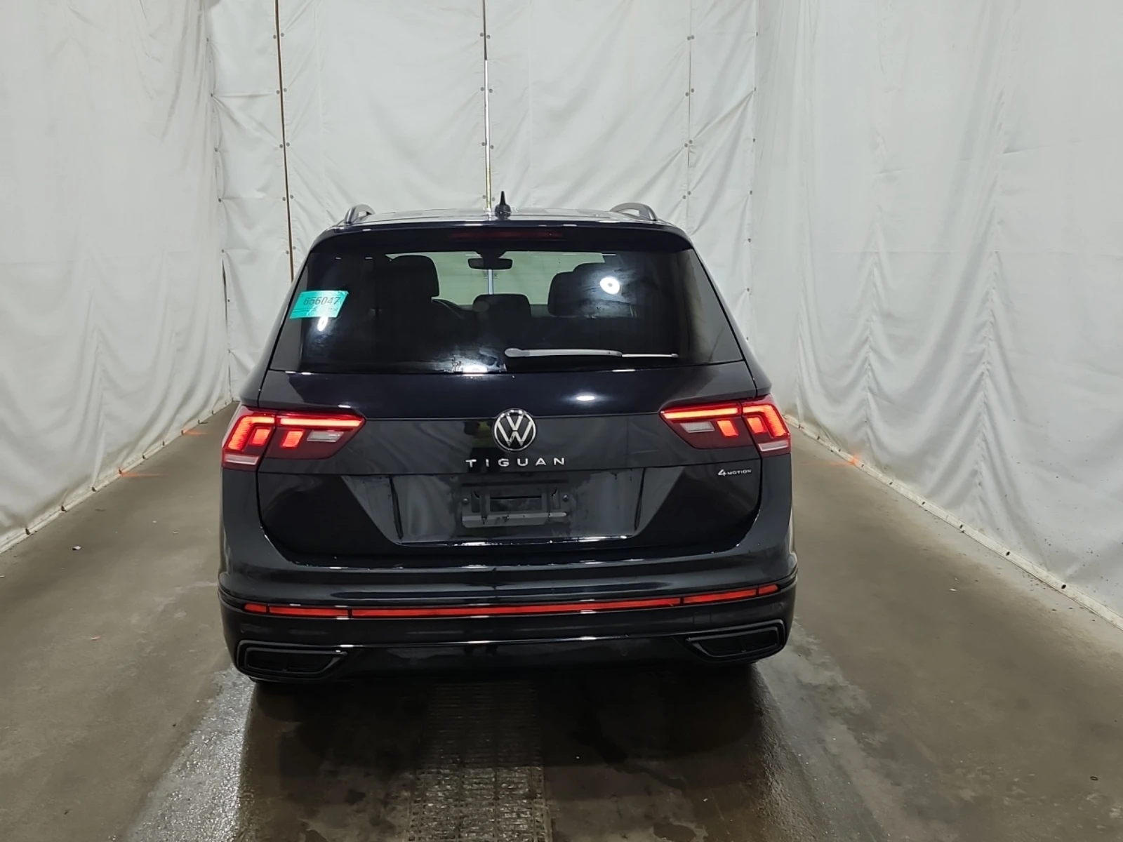 VW Tiguan COMFORTLINE R-LINE BLACK EDITION / Carfax / , снимка 16 - Автомобили и джипове - 55993278