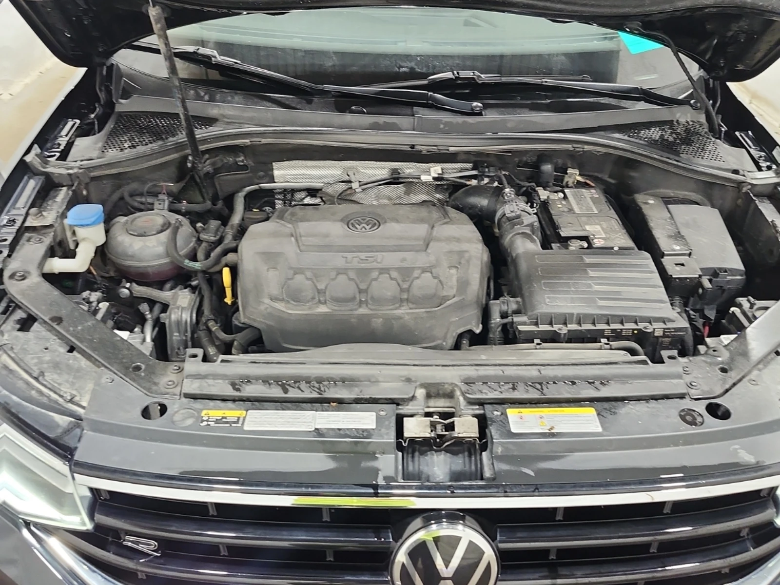 VW Tiguan COMFORTLINE R-LINE BLACK EDITION / Carfax / , снимка 15 - Автомобили и джипове - 55993278