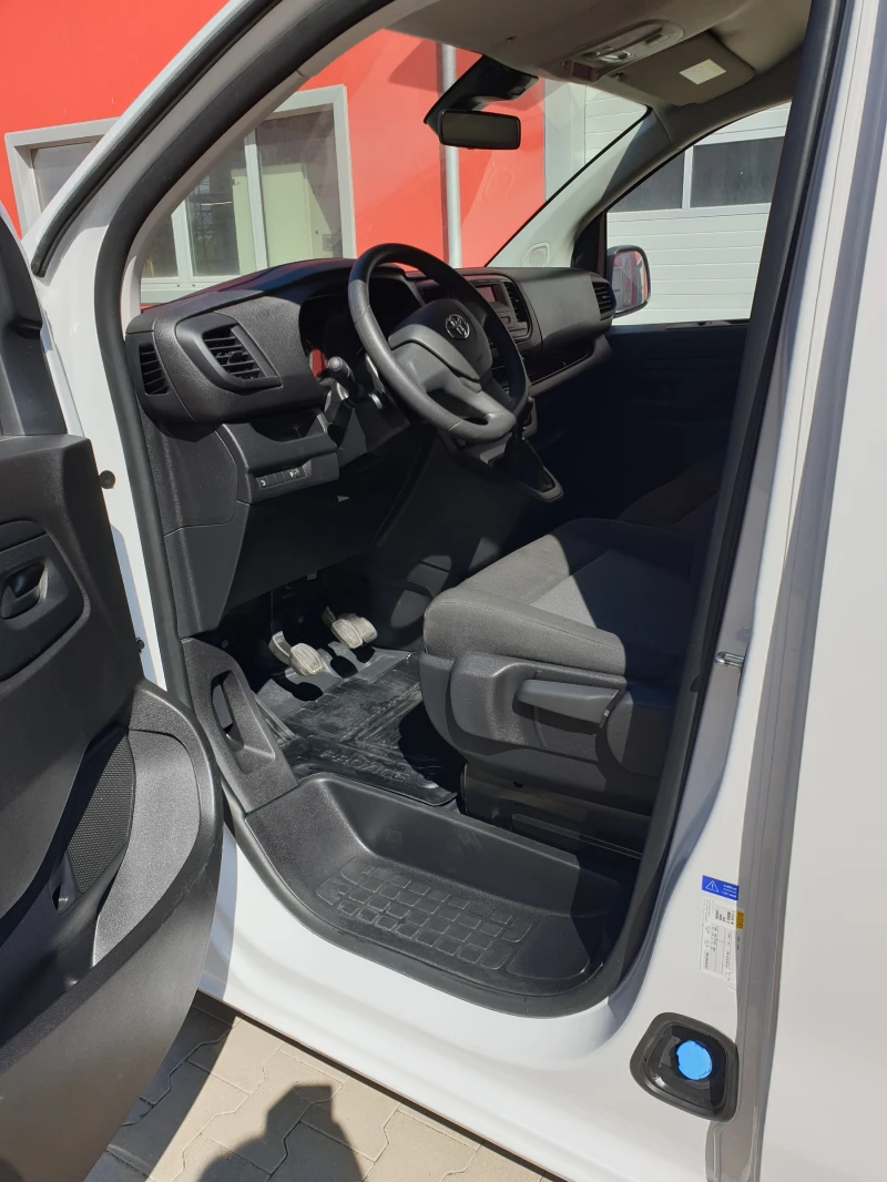 Toyota Proace, снимка 13 - Бусове и автобуси - 47599902