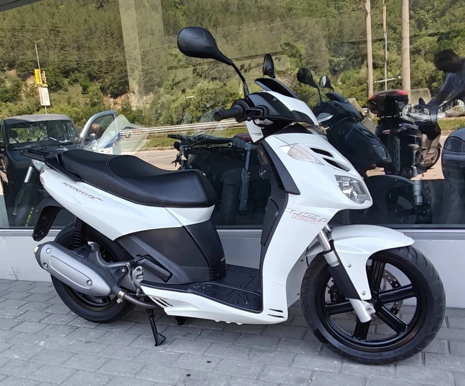 Aprilia Sr SportCity 125 Cube - изображение 3
