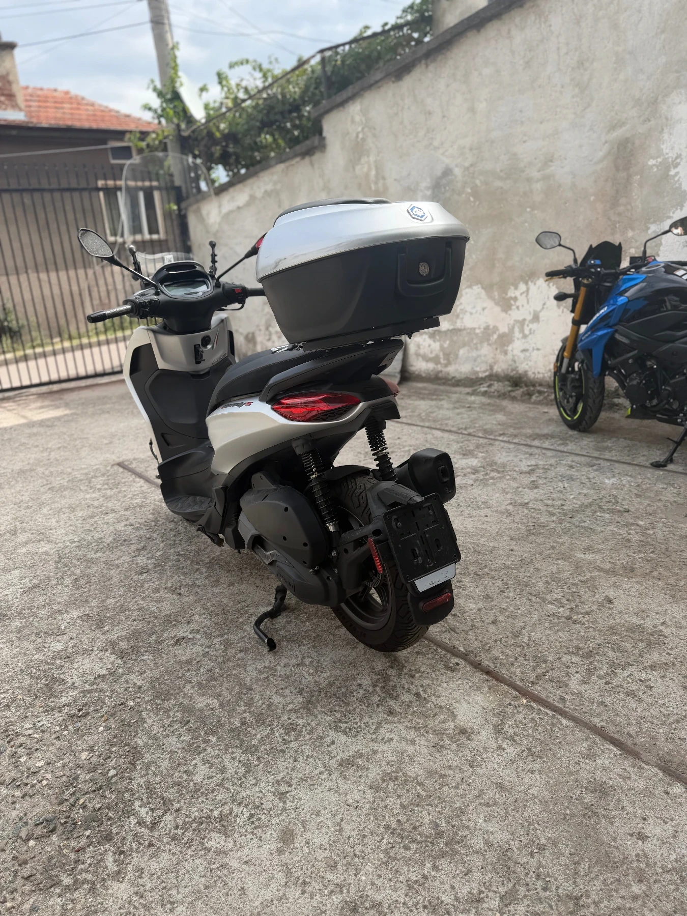 Piaggio Beverly 300 HPE, снимка 4 - Мотоциклети и мототехника - 56081863