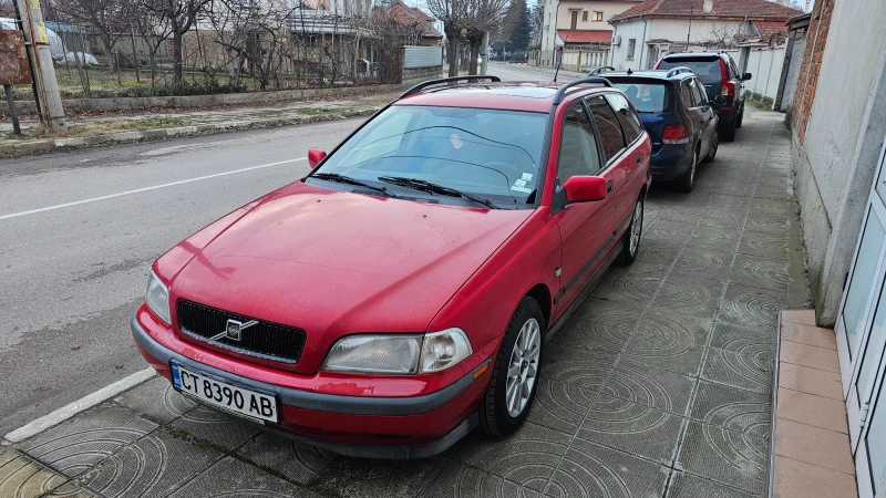 Volvo V40 Газ/бензин  1.8, снимка 2 - Автомобили и джипове - 48443788