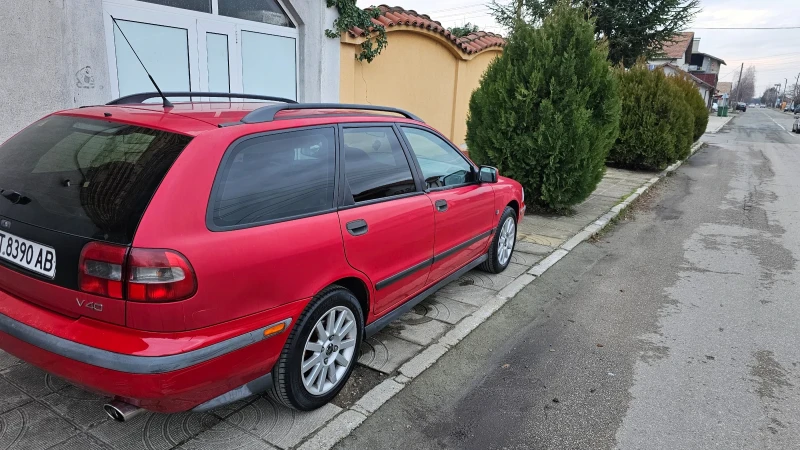 Volvo V40 Газ/бензин  1.8, снимка 4 - Автомобили и джипове - 48443788