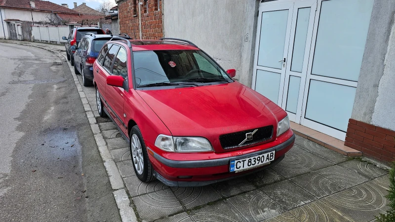 Volvo V40 Газ/бензин  1.8, снимка 3 - Автомобили и джипове - 48443788