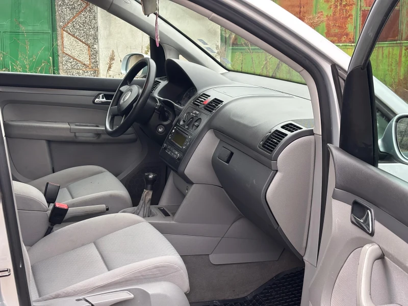 VW Touran, снимка 6 - Автомобили и джипове - 48448302