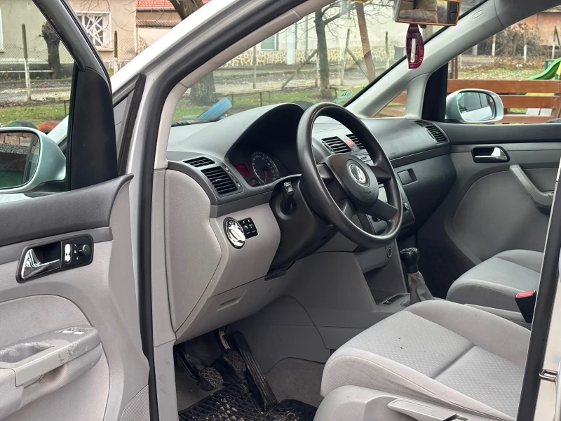 VW Touran, снимка 5 - Автомобили и джипове - 48448302