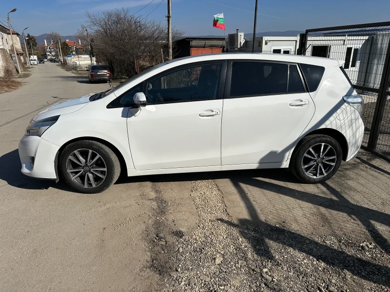 Toyota Verso 1.6 d4d 112 кс, снимка 3 - Автомобили и джипове - 49493571