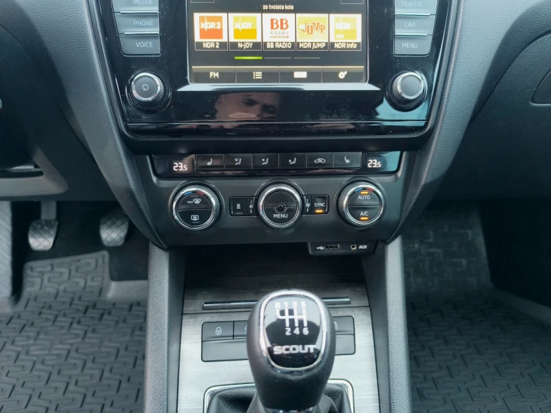 Skoda Octavia 2.0TDI 4X4 SCOUT, снимка 14 - Автомобили и джипове - 52369812
