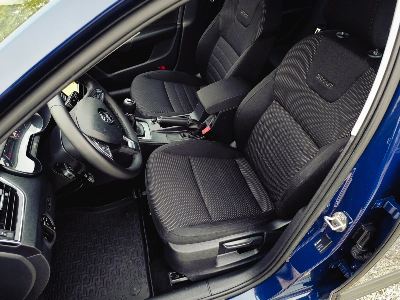 Skoda Octavia 2.0TDI 4X4 SCOUT, снимка 12 - Автомобили и джипове - 52369812