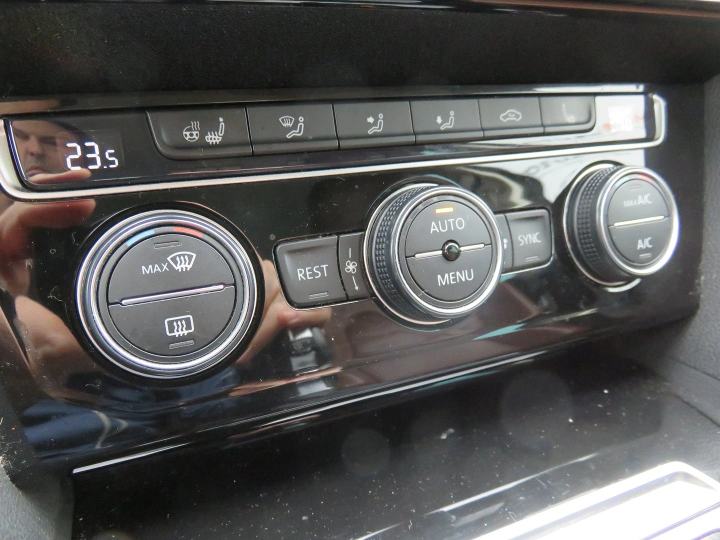 VW Passat Highline 2.0TDI BMT - изображение 10