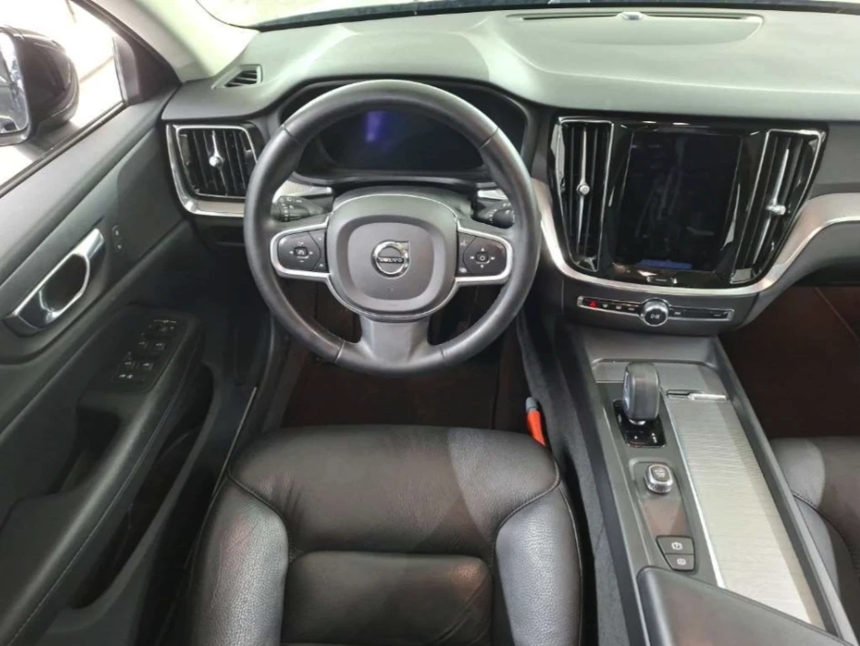 Volvo V60 B3 Essential, снимка 5 - Автомобили и джипове - 53813436