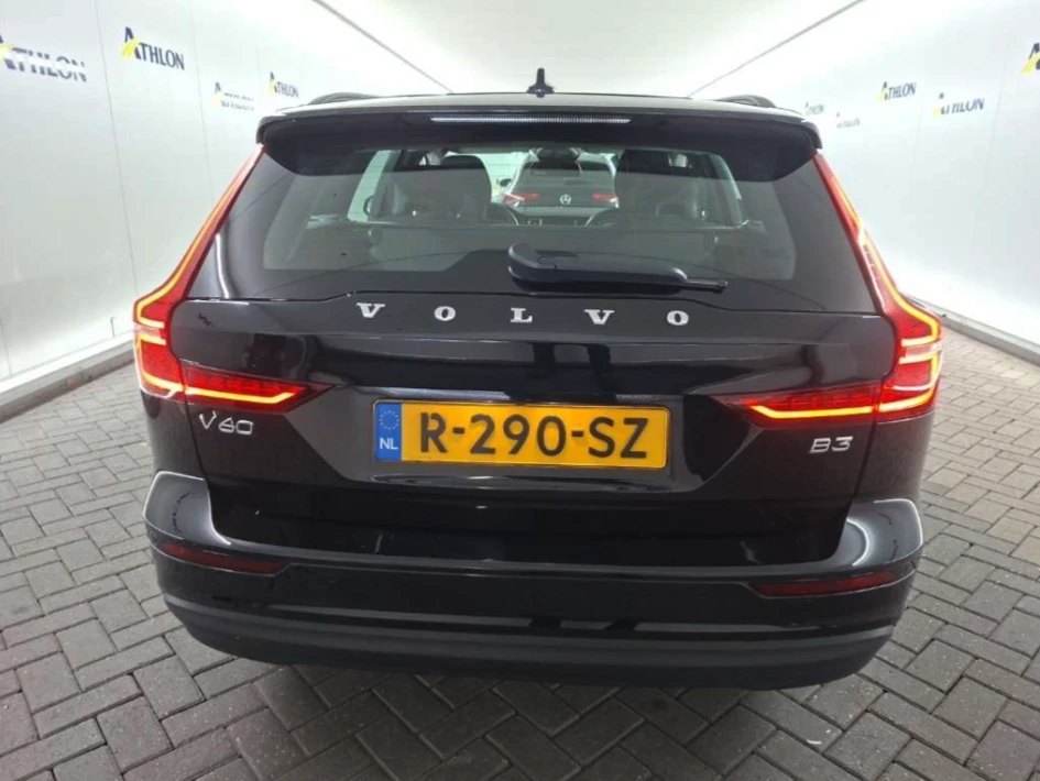 Volvo V60 B3 Essential, снимка 16 - Автомобили и джипове - 53813436