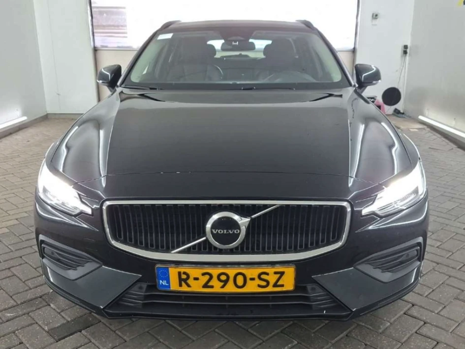 Volvo V60 B3 Essential, снимка 15 - Автомобили и джипове - 53813436