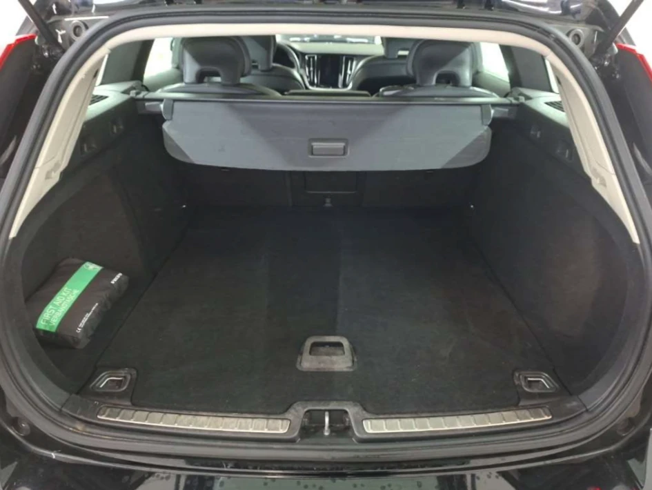 Volvo V60 B3 Essential, снимка 8 - Автомобили и джипове - 53813436