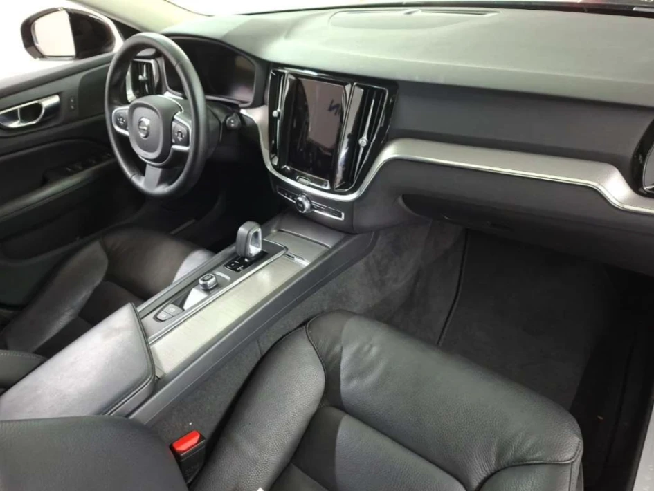 Volvo V60 B3 Essential, снимка 7 - Автомобили и джипове - 53813436