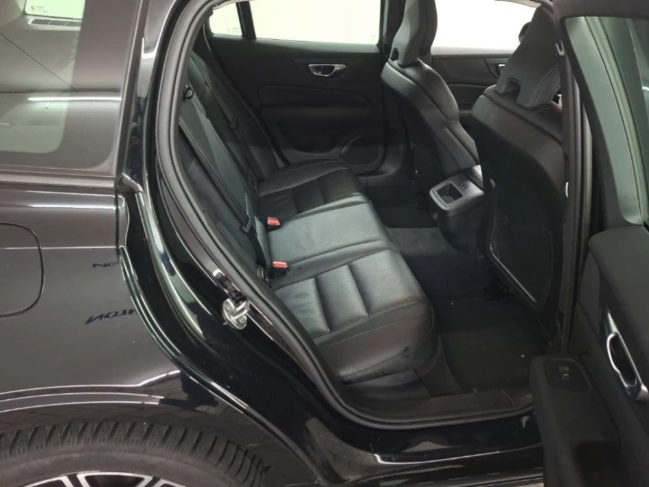 Volvo V60 B3 Essential, снимка 6 - Автомобили и джипове - 53813436