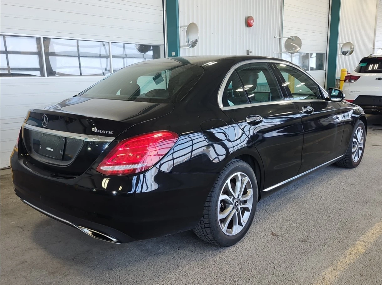 Mercedes-Benz C 300, снимка 4 - Автомобили и джипове - 54411458