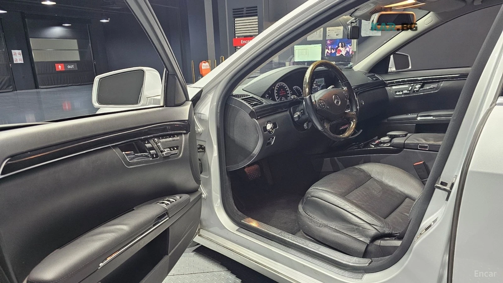 Mercedes-Benz S 350 BLUE TEC* КОЖА* ОБДУХВАНЕ* ПОДГРЕВ* НАВИ* ПАНО, снимка 11 - Автомобили и джипове - 54972872