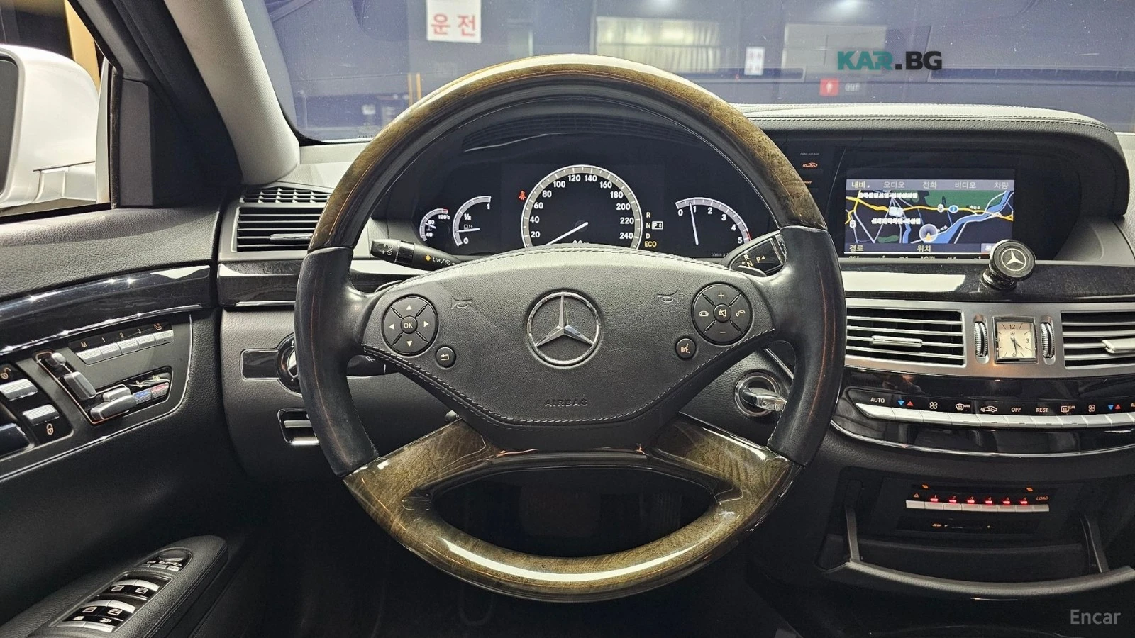 Mercedes-Benz S 350 BLUE TEC* КОЖА* ОБДУХВАНЕ* ПОДГРЕВ* НАВИ* ПАНО, снимка 13 - Автомобили и джипове - 54972872