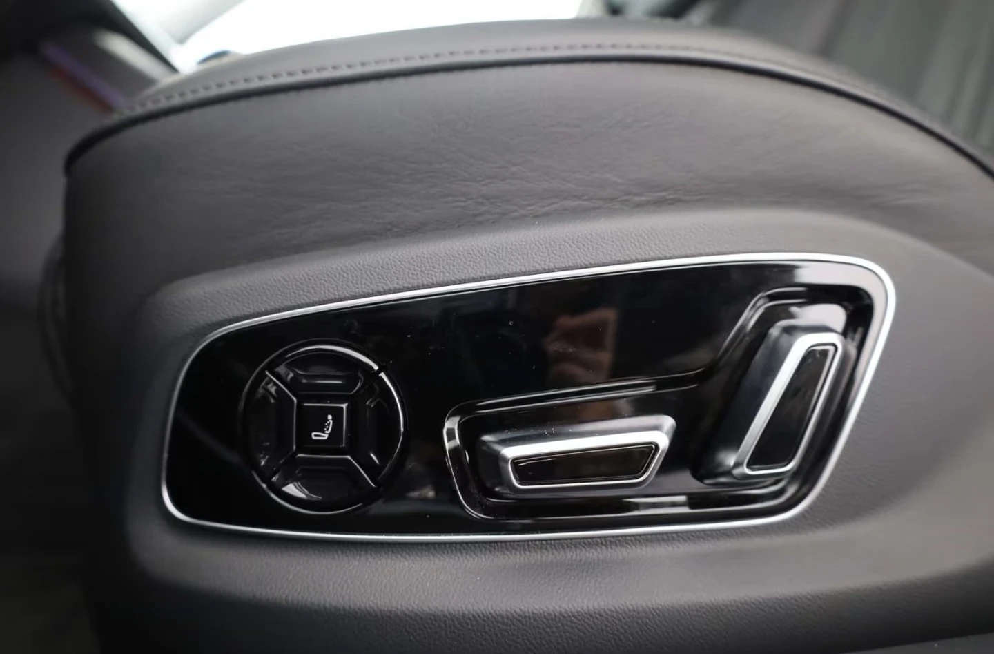 Audi A8 60 TFSIe / LONG/ QUATTRO/ B&O/ HUD/ MATRIX/ 360 /, снимка 11 - Автомобили и джипове - 55240844