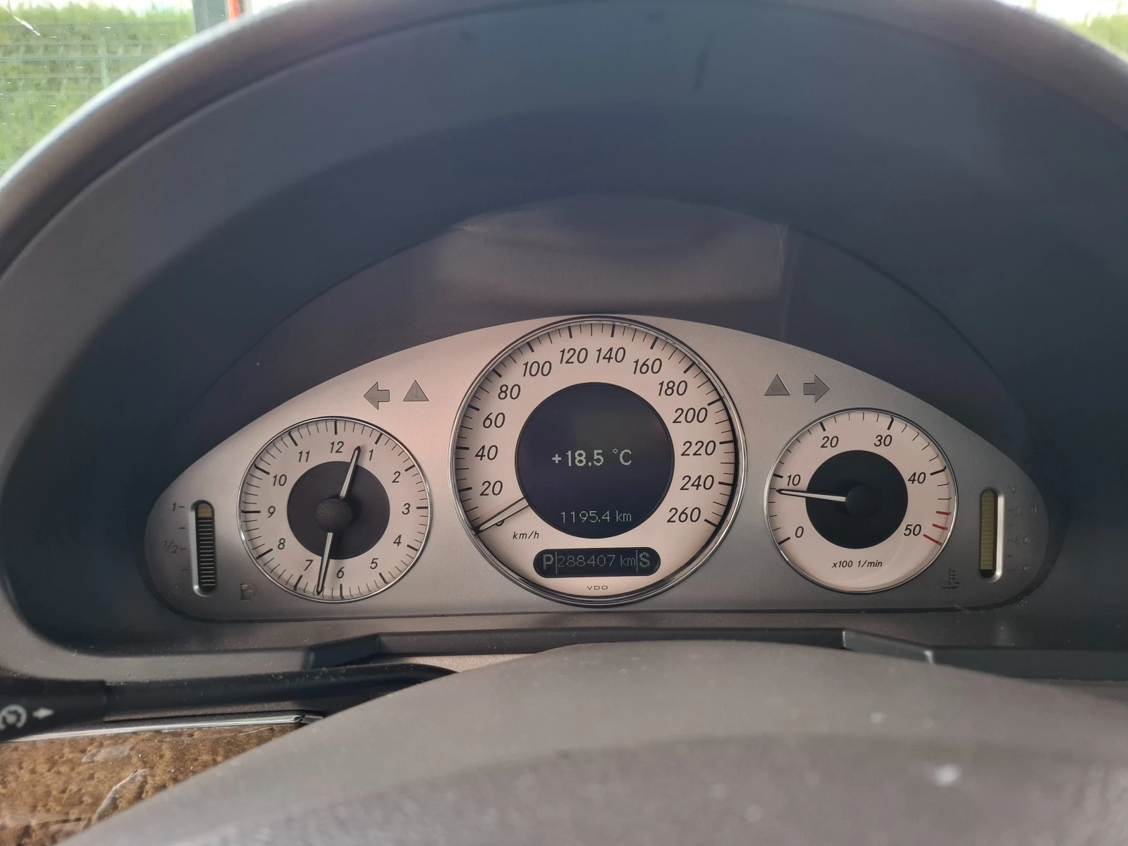 Mercedes-Benz E 270, снимка 10 - Автомобили и джипове - 56191672