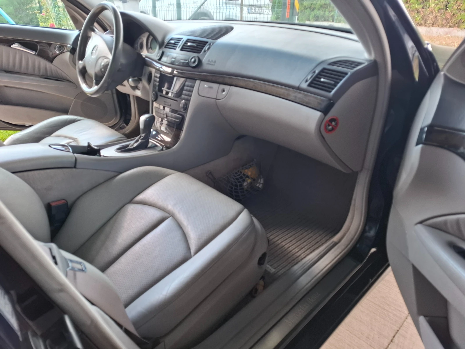 Mercedes-Benz E 270, снимка 9 - Автомобили и джипове - 56191672