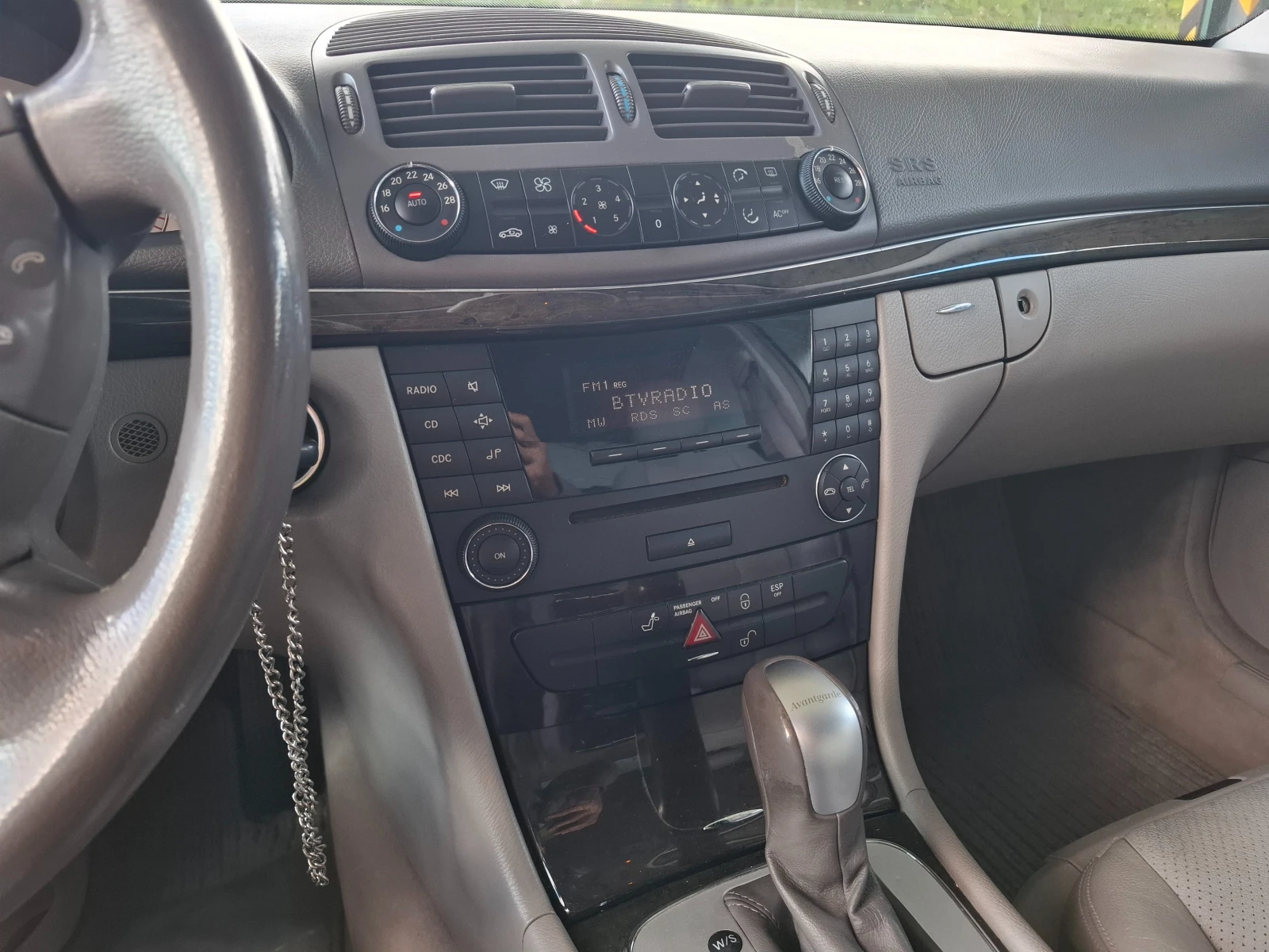 Mercedes-Benz E 270, снимка 11 - Автомобили и джипове - 56191672