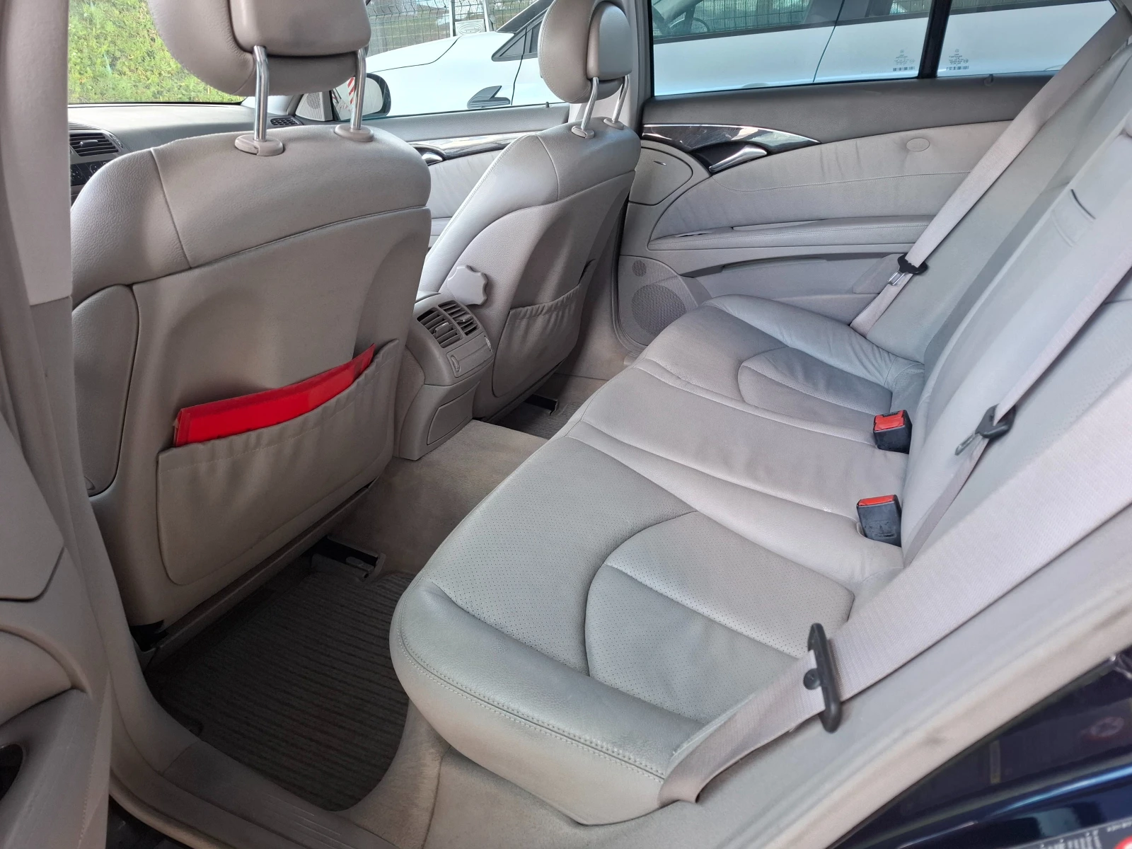 Mercedes-Benz E 270, снимка 7 - Автомобили и джипове - 56191672