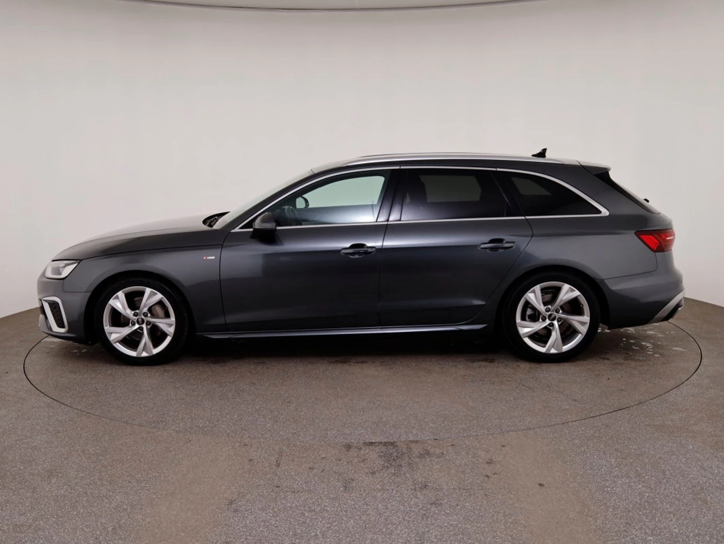 Audi A4, снимка 2 - Автомобили и джипове - 56420947