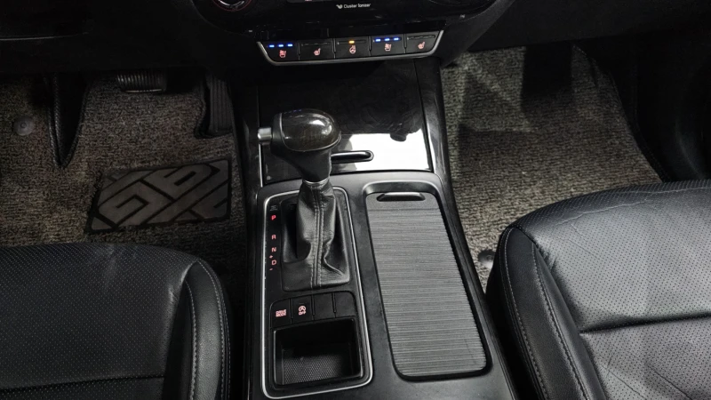 Kia Sorento 2.0 CRDI / АВТОМАТИК / СЕРВИЗНА ИСТОРИЯ !!!, снимка 9 - Автомобили и джипове - 53356061