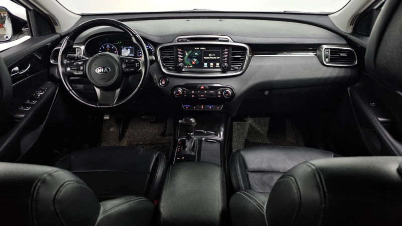 Kia Sorento 2.0 CRDI / АВТОМАТИК / СЕРВИЗНА ИСТОРИЯ !!!, снимка 6 - Автомобили и джипове - 53356061