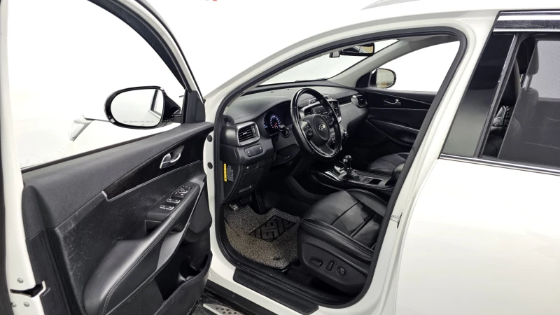 Kia Sorento 2.0 CRDI / АВТОМАТИК / СЕРВИЗНА ИСТОРИЯ !!!, снимка 5 - Автомобили и джипове - 53356061