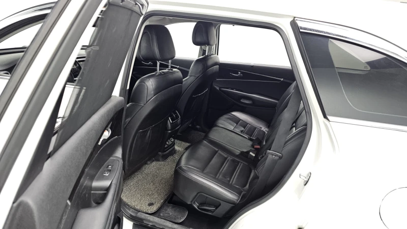 Kia Sorento 2.0 CRDI / АВТОМАТИК / СЕРВИЗНА ИСТОРИЯ !!!, снимка 8 - Автомобили и джипове - 53356061