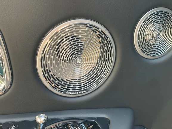 Rolls-Royce Cullinan Black Badge = NEW = Гаранция - изображение 7