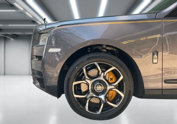 Rolls-Royce Cullinan Black Badge = NEW = Гаранция - изображение 5