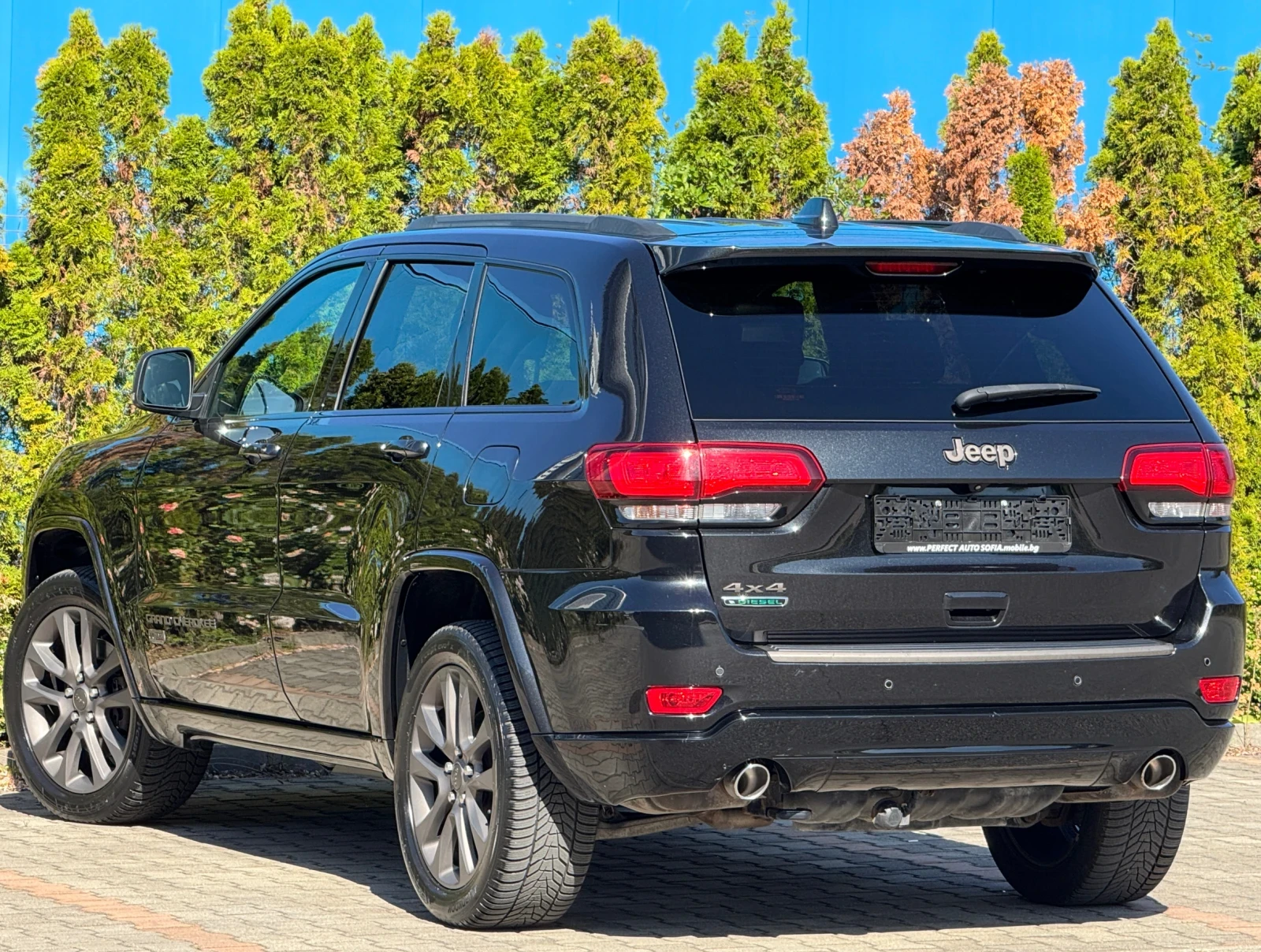 Jeep Grand cherokee FACE-LIFT-ЮБИЛЕЙНО-ПАНОРАМА-KEYLESS-ОБДУХВАНЕ-FUL - изображение 3