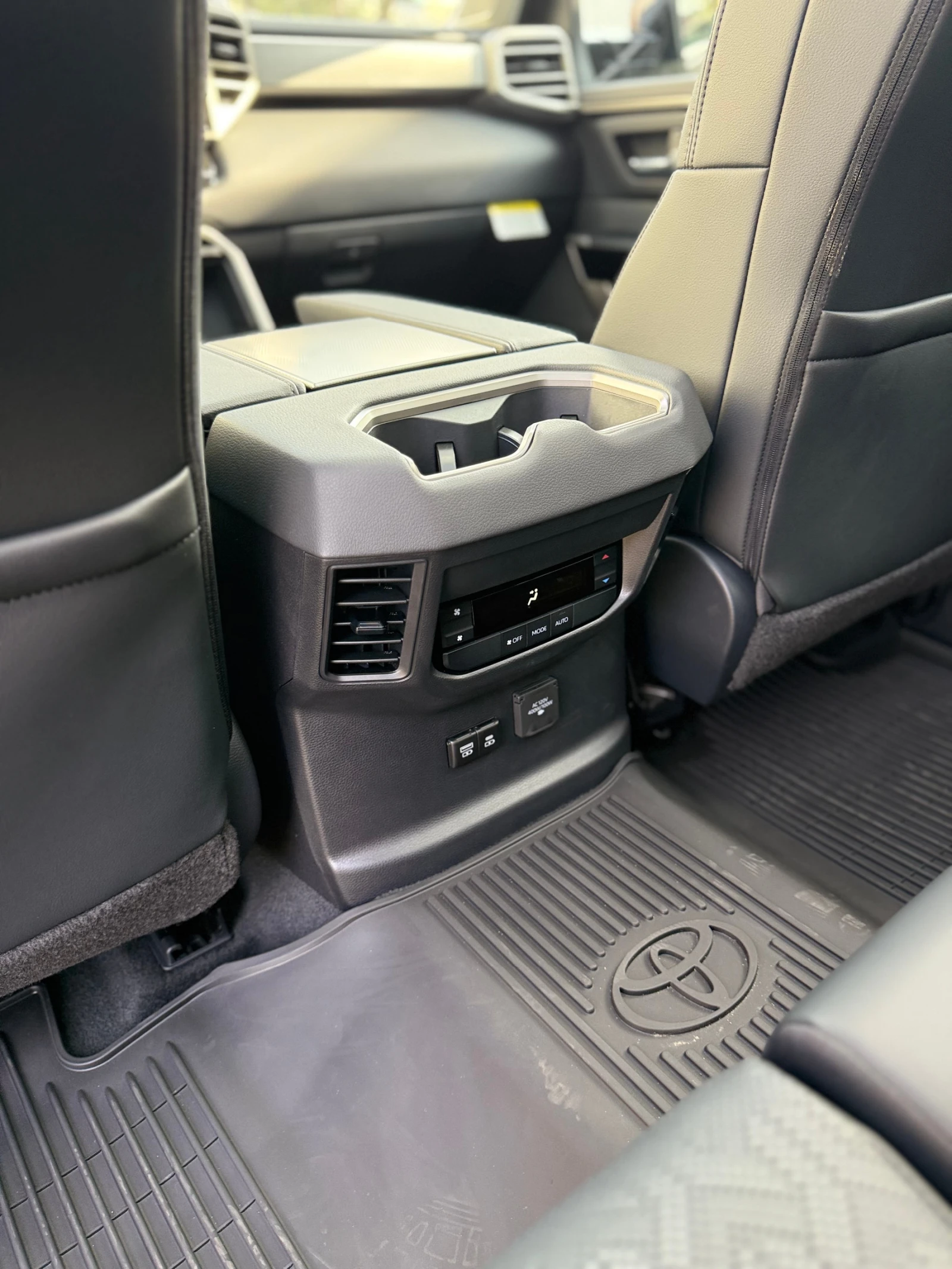 Toyota Sequoia Limited, НОВА, 2025, 3.5 ХИБРИД, НАЛИЧНА, 10 км  - изображение 8