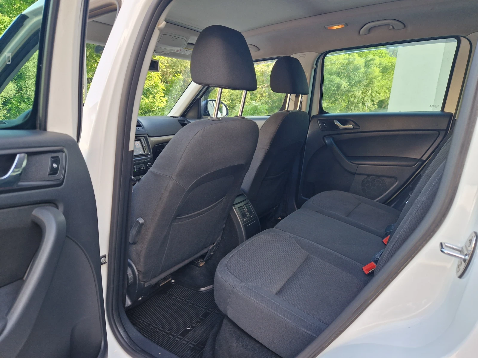 Skoda Yeti 2.0TDi 4Motion DSG(6), снимка 9 - Автомобили и джипове - 54961894