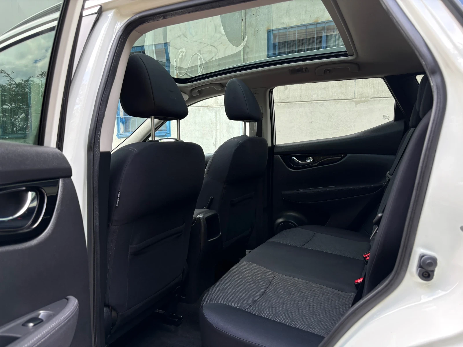 Nissan Qashqai 1.5 DCI NTEC KEYLESS-GO 360 CAMERA, снимка 12 - Автомобили и джипове - 55195676